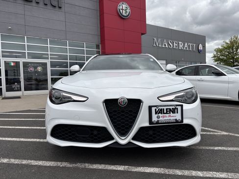 Used 2022 Alfa Romeo Giulia Ti AWD/4WD image 5