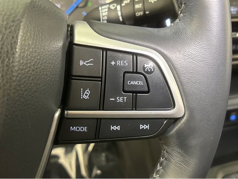 Used 2022 Toyota Highlander XLE image 27