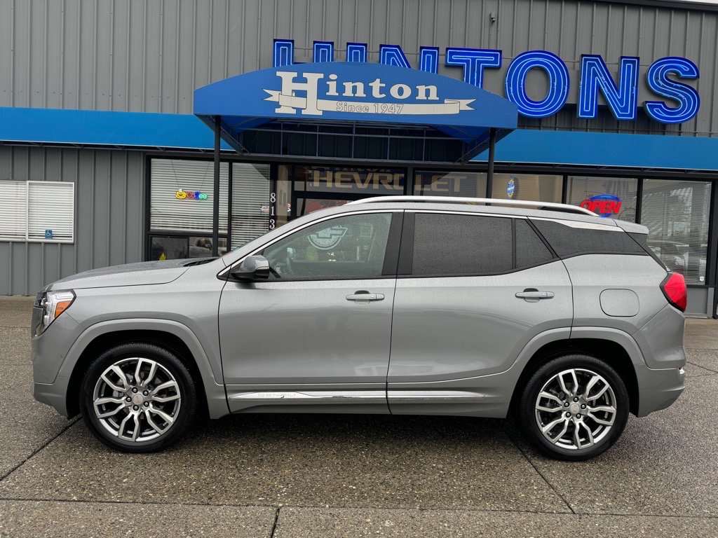 Used 2024 GMC Terrain Denali AWD/4WD image 2