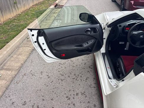 Used 2019 Nissan 370Z NISMO RWD image 21
