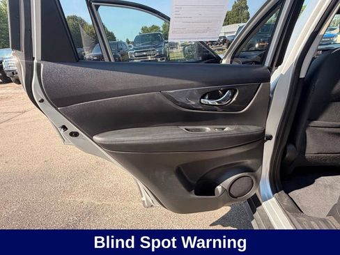Used 2017 Nissan Rogue SV AWD/4WD image 11