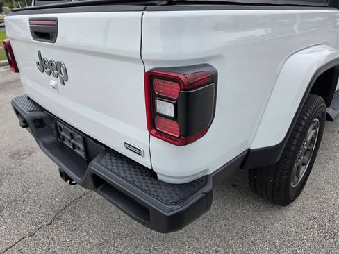 Used 2020 Jeep Gladiator Overland w/ LED Lighting Group AWD/4WD image 12