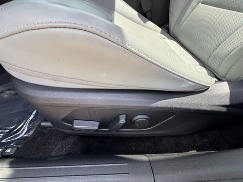 Used 2024 Hyundai Elantra Limited FWD image 17