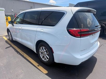 Used 2024 Chrysler Pacifica Touring-L