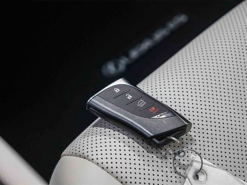 Used 2025 Lexus ES 300h w/ Premium Package image 29