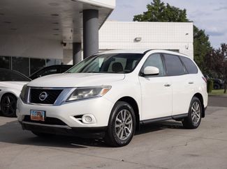 Used 2014 Nissan Pathfinder S image 1