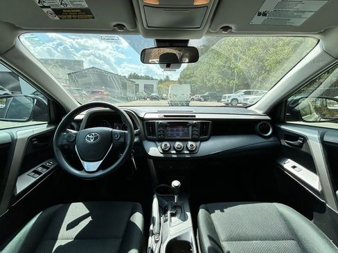 Used 2018 Toyota RAV4 LE image 10