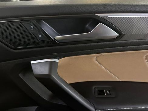Certified 2024 Volkswagen Tiguan SE R-Line image 22