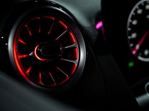 Certified 2025 Mercedes-Benz GLB 250 image 17