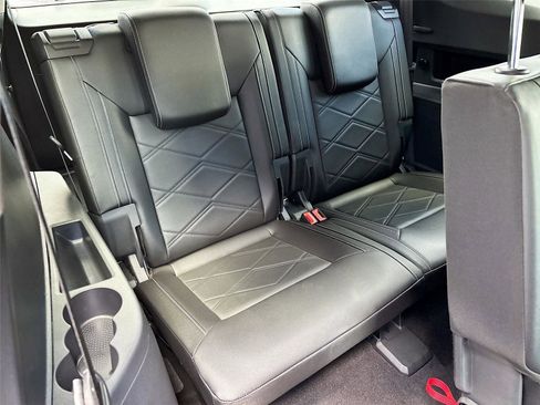 Used 2025 Volkswagen Atlas SE FWD image 29