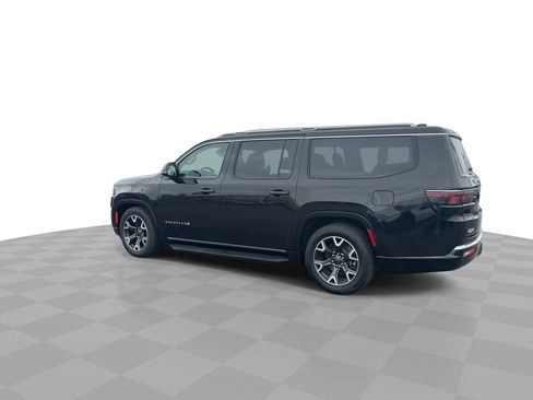 Used 2024 Jeep Wagoneer L Series III w/ Flexible Seating Group AWD/4WD image 7