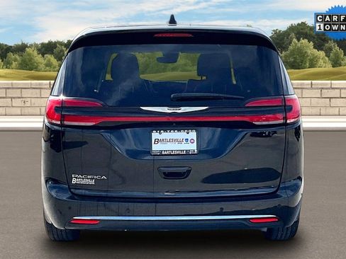 Used 2024 Chrysler Pacifica Touring-L image 4