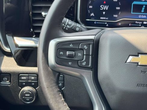 Used 2022 Chevrolet Silverado 1500 LT w/ Z71 Off-Road Package AWD/4WD image 6