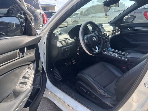 Used 2018 Honda Accord Sport image 4