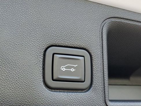 Used 2022 GMC Terrain SLT image 8