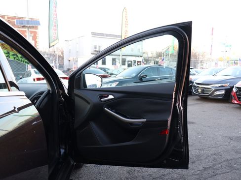 Used 2012 Ford Focus SEL image 11