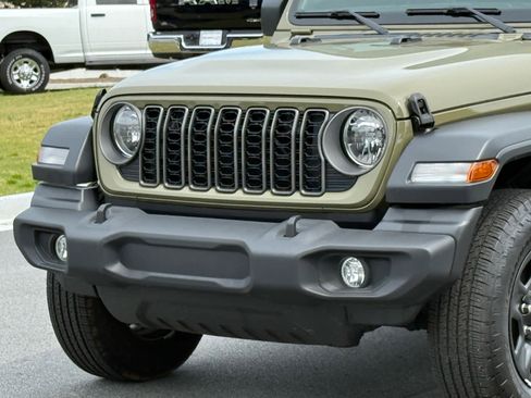 Used 2025 Jeep Wrangler Sport AWD/4WD image 9