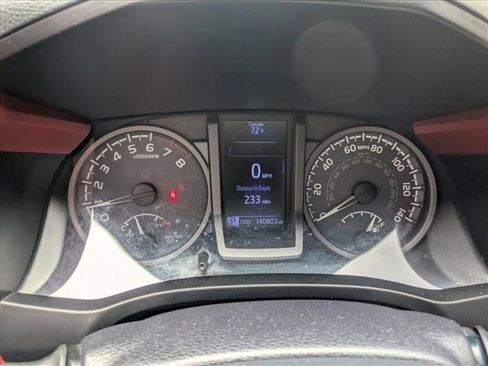 Used 2017 Toyota Tacoma TRD Off-Road image 10