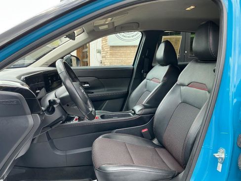 Used 2025 Nissan Kicks SR w/ Illumination Package FWD image 16