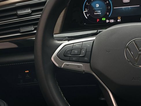 Used 2025 Volkswagen Atlas SE image 13