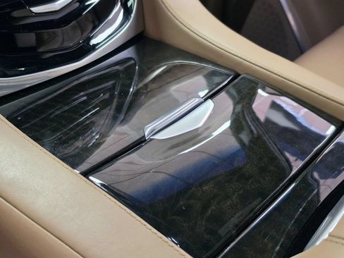 Used 2019 Cadillac Escalade ESV Platinum AWD/4WD image 37