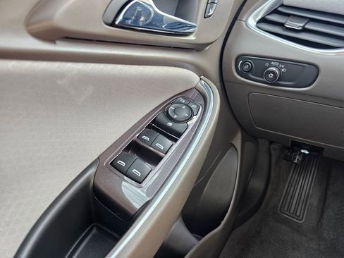 Used 2020 Chevrolet Malibu LT image 37