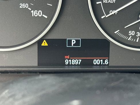 Used 2018 BMW 320i Sedan image 25