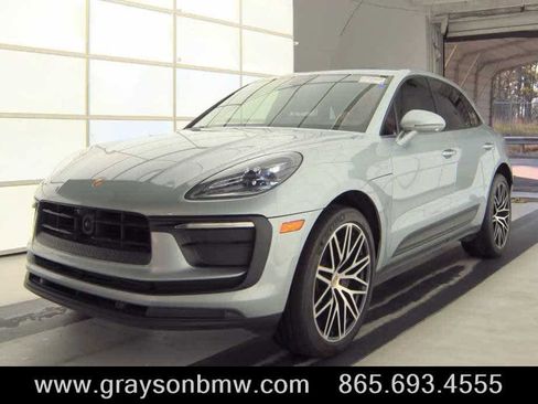 Used 2024 Porsche Macan image 1