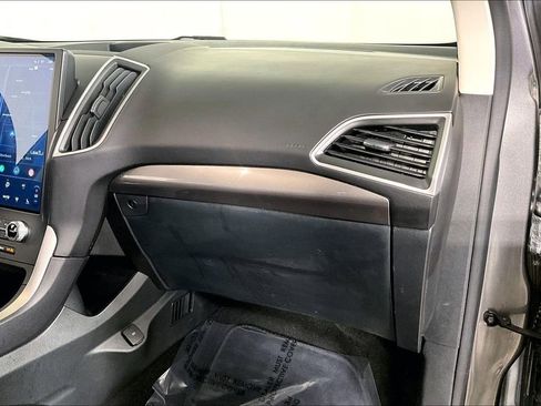 Used 2024 Ford Edge SEL AWD/4WD image 16