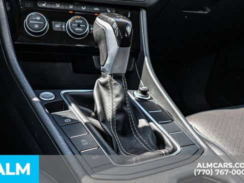 Used 2024 Volkswagen Jetta SE FWD image 39