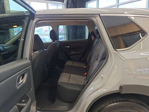 Used 2026 Nissan Rogue SV FWD image 31
