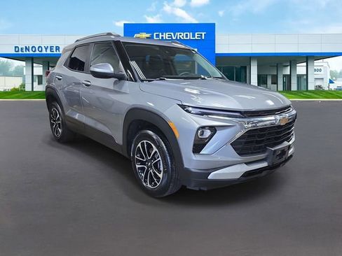 Used 2025 Chevrolet TrailBlazer LT AWD/4WD image 5