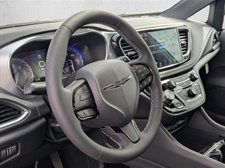 New 2026 Chrysler Pacifica Limited w/ Uconnect Theater Family Group video 3