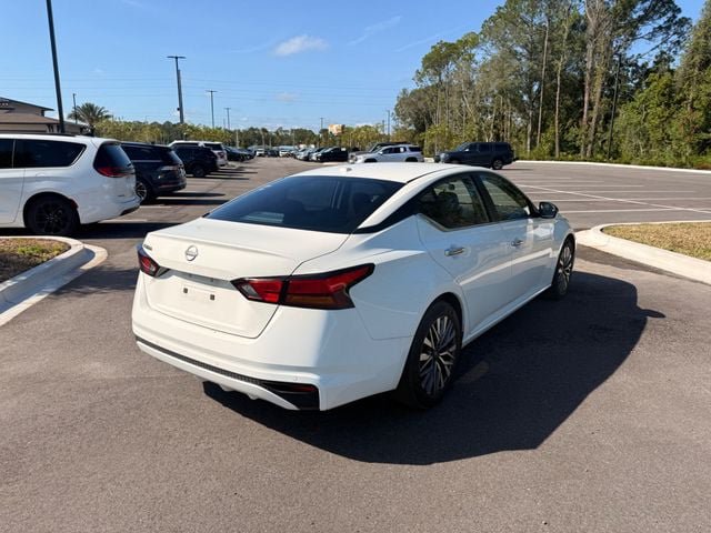 Used 2025 Nissan Altima 2.5 SV FWD image 14