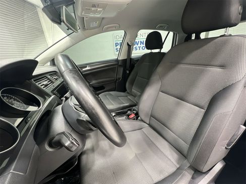 Used 2019 Volkswagen Golf S image 11