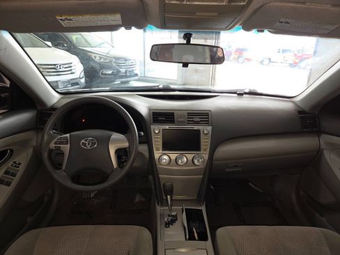 Used 2010 Toyota Camry LE FWD image 22