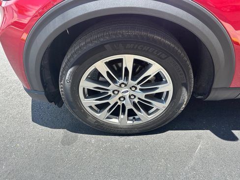 Certified 2025 Ford Explorer Platinum RWD image 10