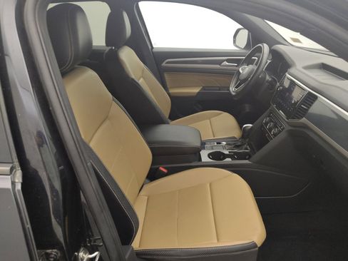 Used 2022 Volkswagen Atlas Cross Sport SE FWD image 21