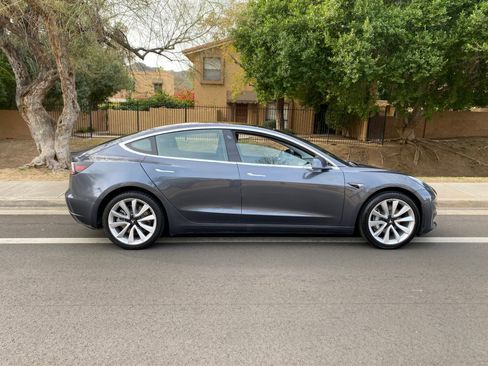 Used 2018 Tesla Model 3 Long Range image 13
