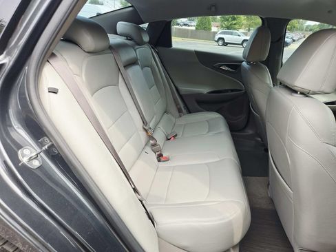 Used 2017 Chevrolet Malibu LT FWD image 14