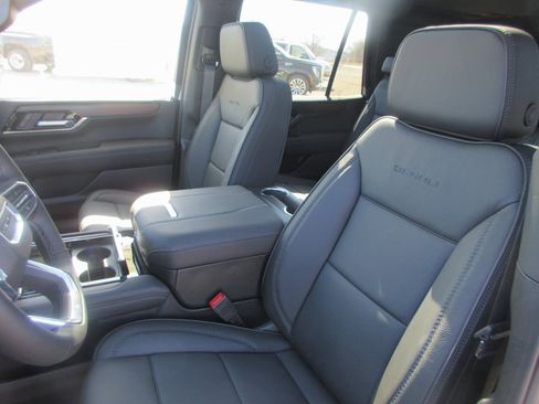 New 2026 GMC Yukon Denali w/ Sun & Power Step Package image 12