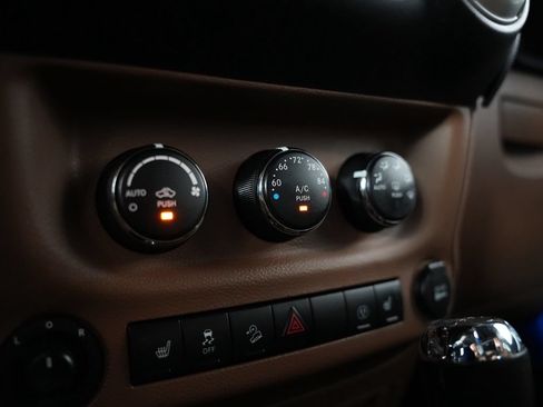 Used 2015 Jeep Wrangler Unlimited Sahara w/ Connectivity Group AWD/4WD image 24