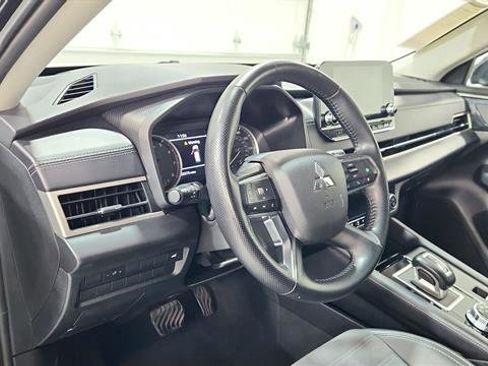Used 2024 Mitsubishi Outlander SE image 10