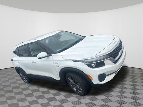 Used 2023 Kia Seltos LX AWD/4WD image 8