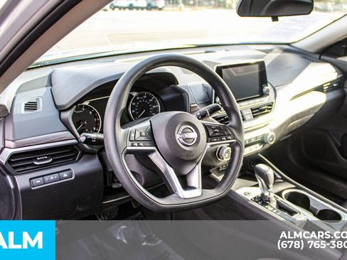 Used 2024 Nissan Altima 2.5 SV image 18