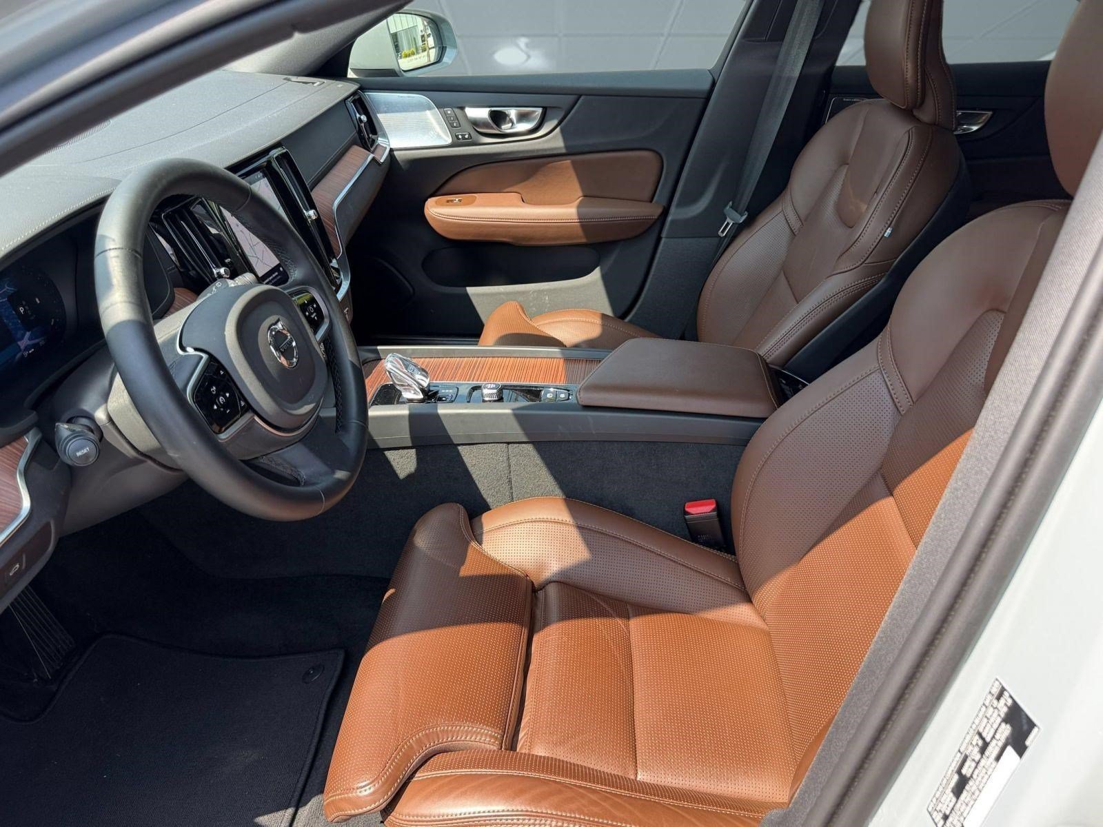 Certified 2025 Volvo V60 B5 Cross Country Ultra AWD/4WD image 5
