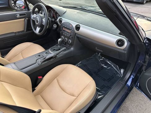 Used 2010 MAZDA MX-5 Miata Grand Touring w/ Premium Pkg RWD image 24