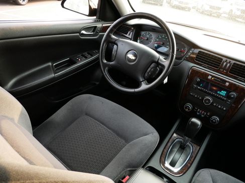 Used 2012 Chevrolet Impala LT w/ LT Sunroof Package FWD image 9
