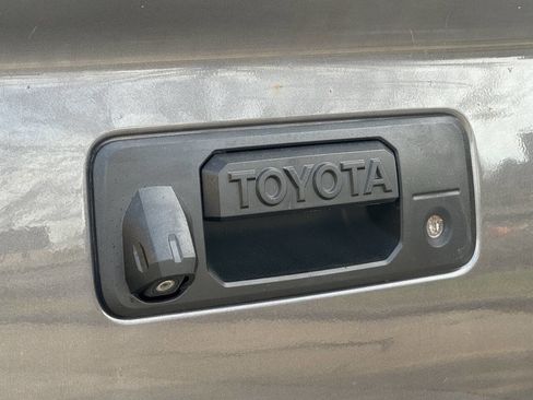 Used 2015 Toyota Tundra SR5 image 4