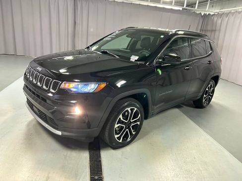 Used 2024 Jeep Compass Limited AWD/4WD image 3